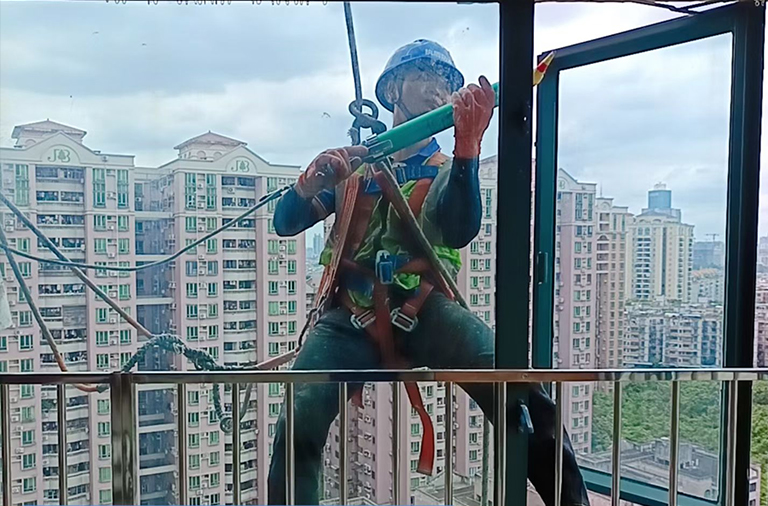 窗户打胶防水