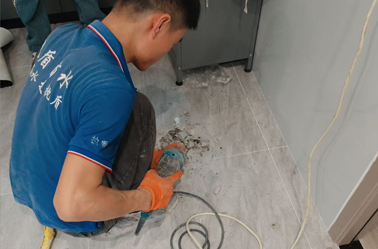 暗冷水管维修