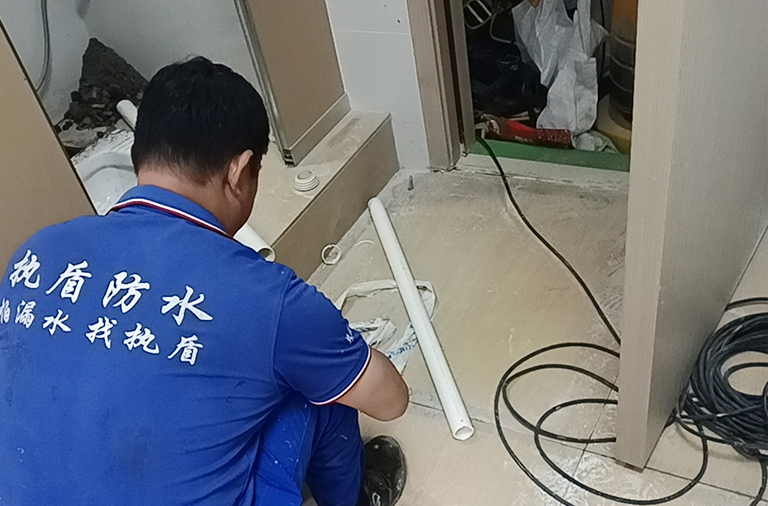 卫生间排水管维修